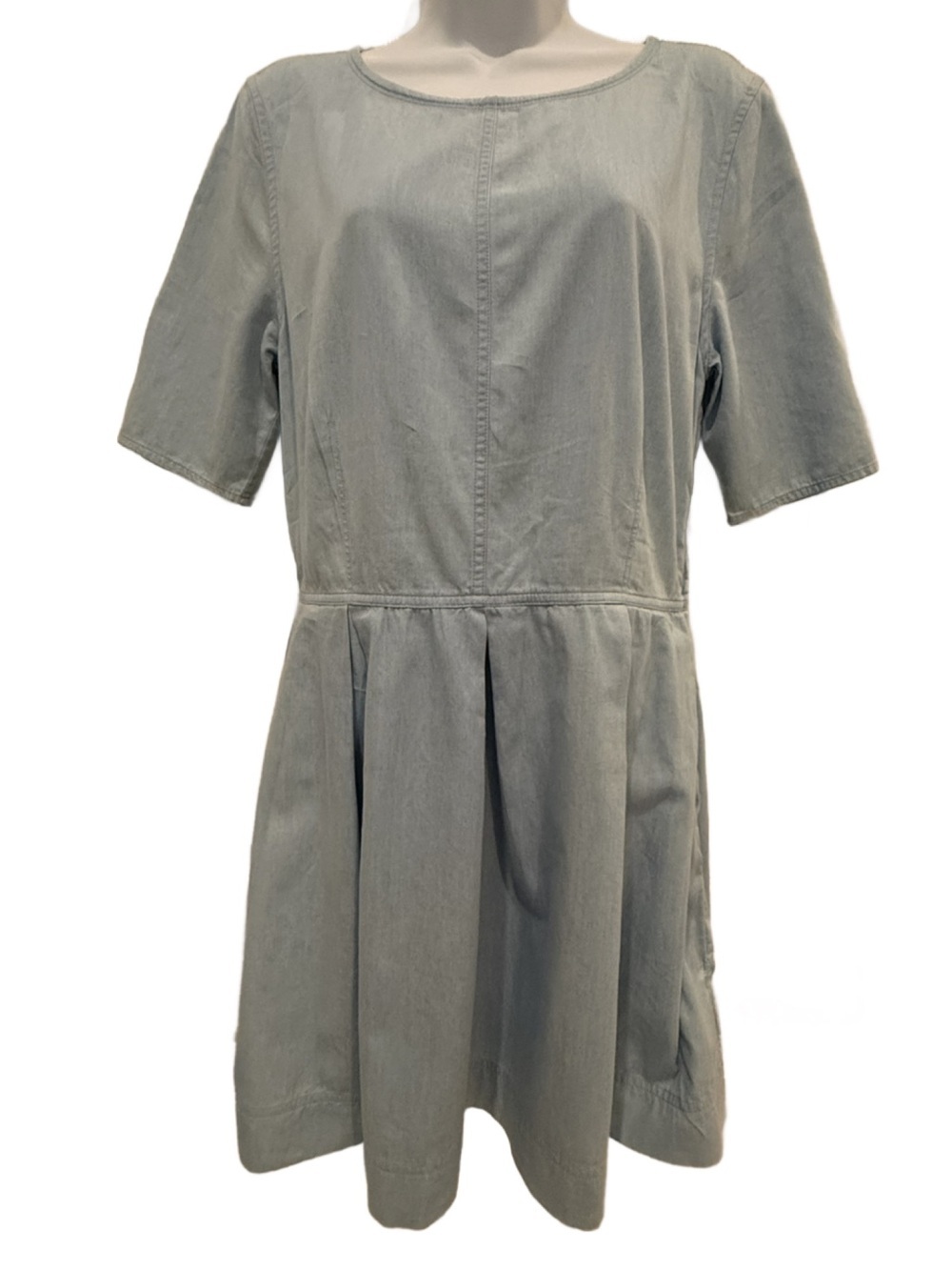 GAP Pale Blue Short-Sleeve Denim Dress with Pockets. 8p